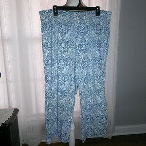 CACIQUE Pull-On Stretch White Background Blue Floral Design Pants 18/20